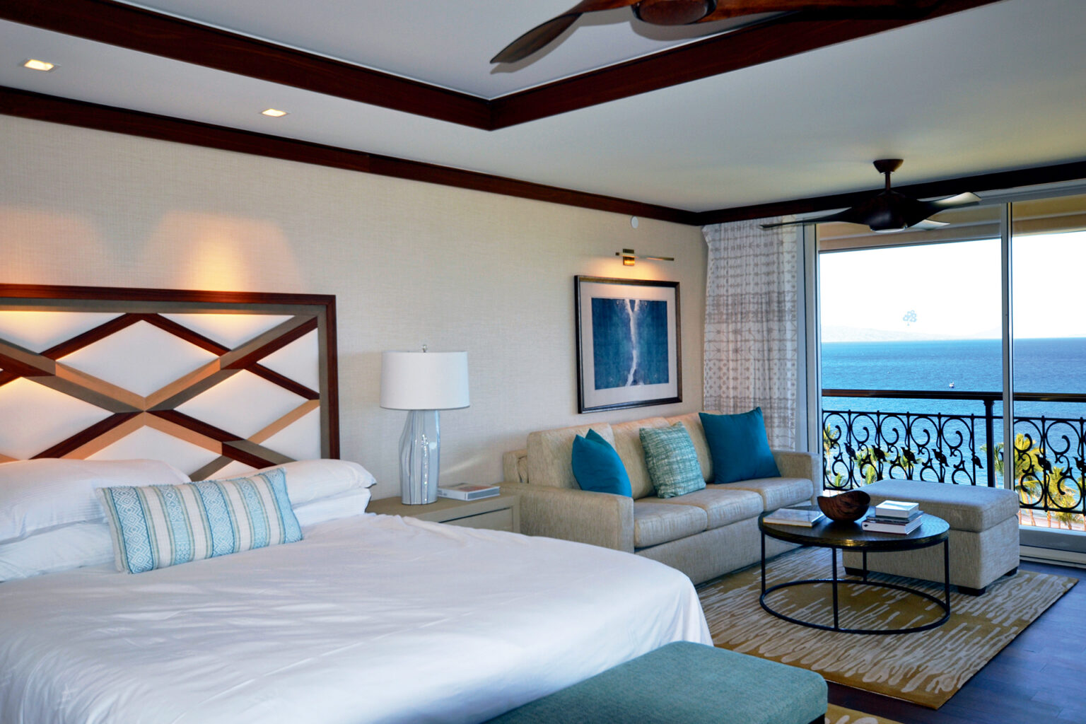 Grand Wailea guests can enjoy a direct view of the Pacific Ocean from a full-sized soaking tub in some of the recently upgraded rooms. PHOTO COURTESY NORDIC PCL CONSTRUCTION INC.